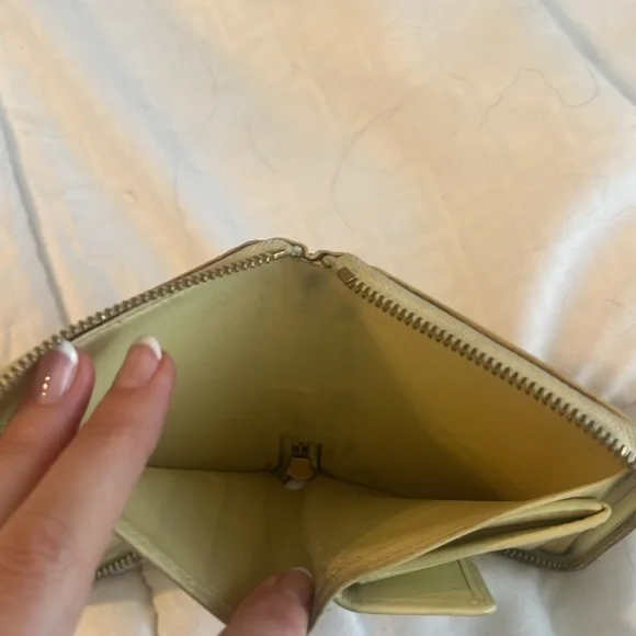 Louis Vuitton Vernis Bloom Wallet Yellow MI0959 - Picture 7 of 10